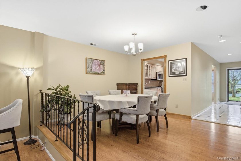 Welcome to this beautifully maintained 3-bedroom, 2.5 bath condo - photo 10