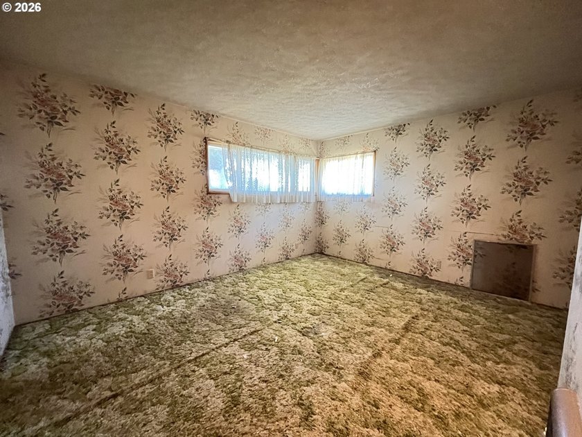 Live on top of the world in Camas, Washington. This rare, nearly - photo 35