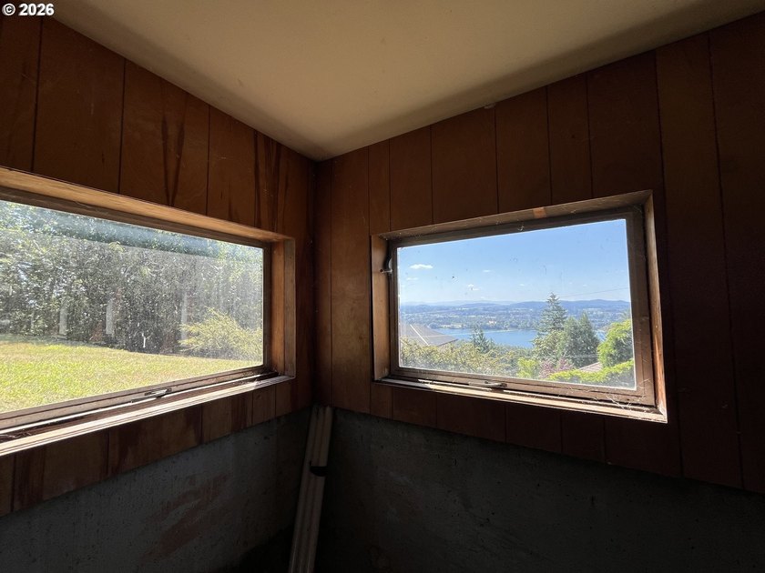 Live on top of the world in Camas, Washington. This rare, nearly - photo 39