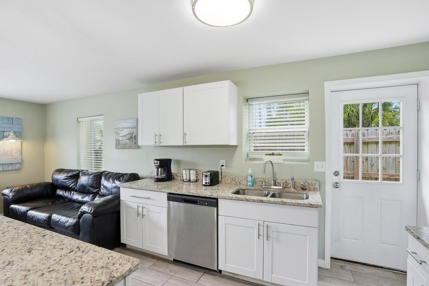 Fully renovated beach cottage and RENTAL MACHINE only .3 miles - photo 14