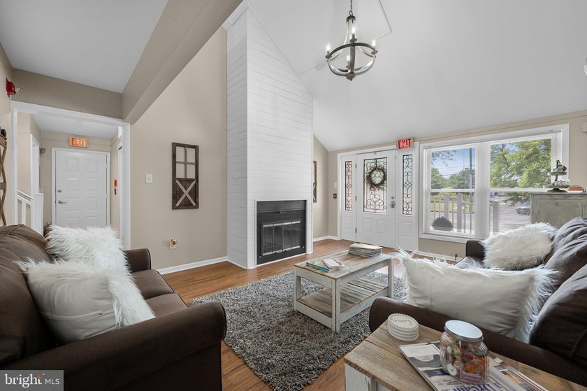 Exceptional opportunity to own a beautifully updated commercial - photo 4