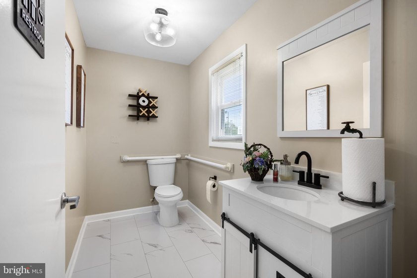 Exceptional opportunity to own a beautifully updated commercial - photo 10
