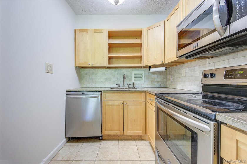 Welcome to Le Havre on the Water! This bright and airy unit has - photo 11