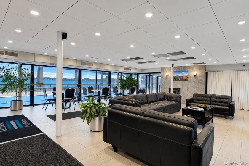 Welcome to Le Havre on the Water! This bright and airy unit has - photo 22