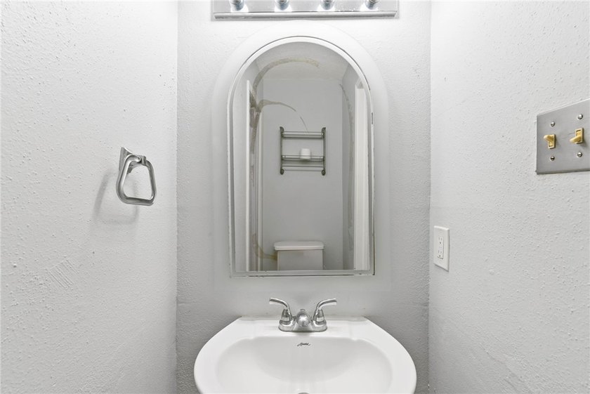 The Gardens on Everhart offer a cute, unique community of condos - photo 7