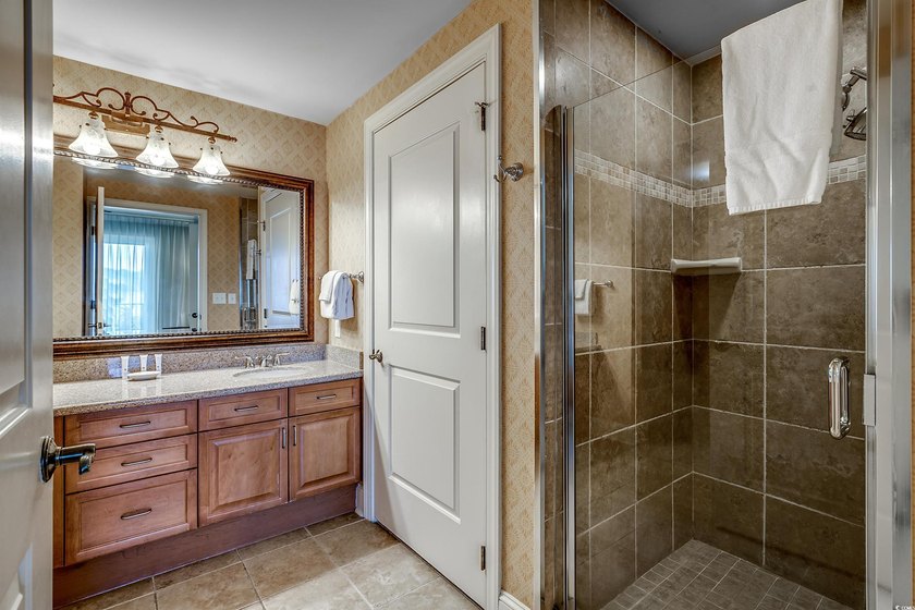 Rare opportunity to own this luxury 2BR/2BA villa in Building 5 - photo 13