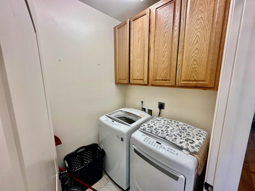 Welcome to this elegant three-bedroom, two-bathroom condominium - photo 13
