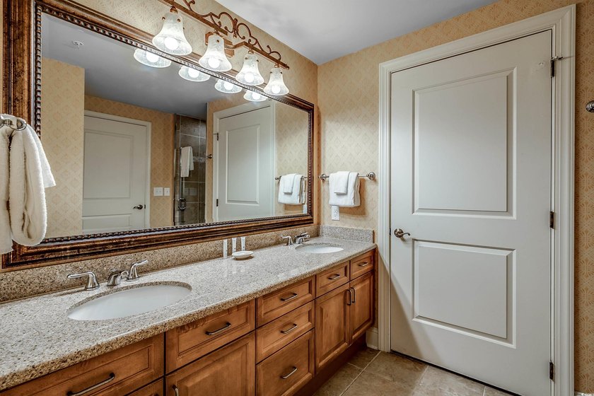 Rare opportunity to own this luxury 2BR/2BA villa in Building 5 - photo 14