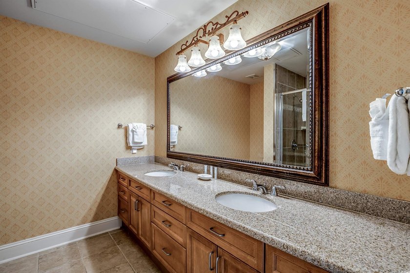 Rare opportunity to own this luxury 2BR/2BA villa in Building 5 - photo 17
