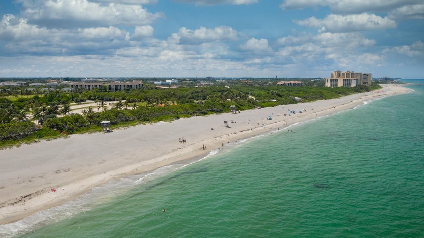About a half mile to Jupiter's beautiful beach via sidewalks - photo 34