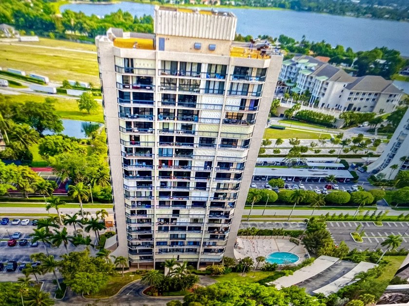 Tastefully updated bright corner unit in the Lands of the - photo 35