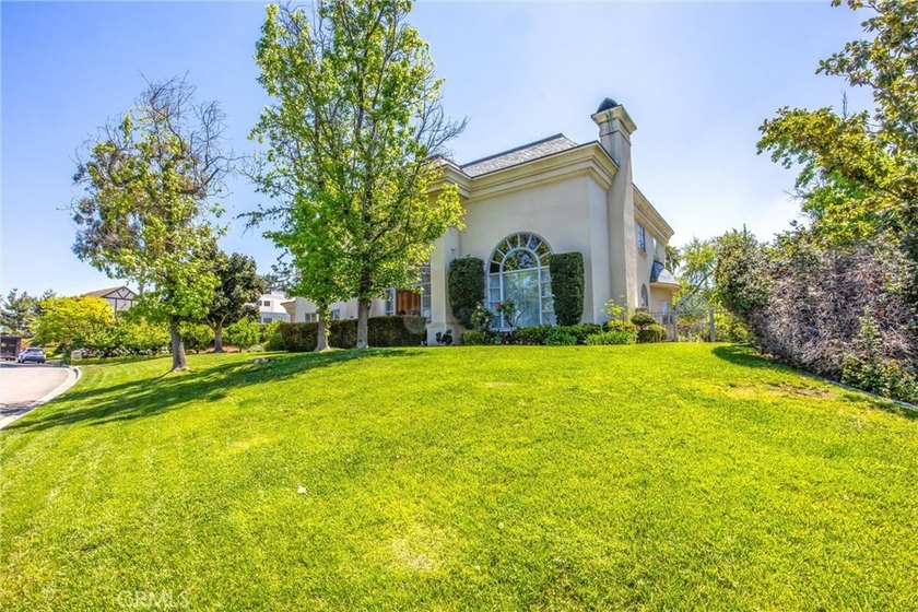 Introducing a truly unique, exceptional, and impressive estate - photo 5