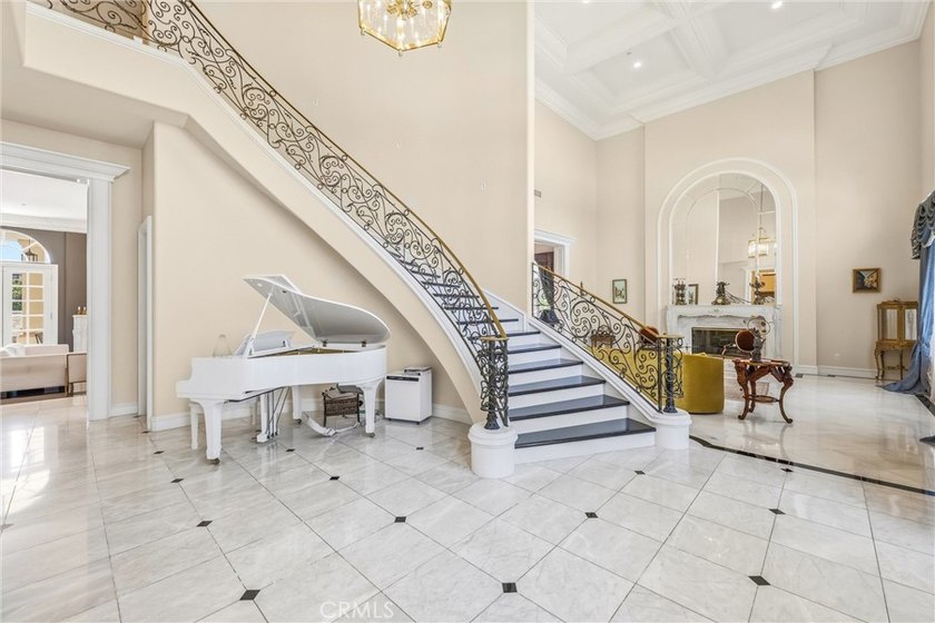 Introducing a truly unique, exceptional, and impressive estate - photo 7