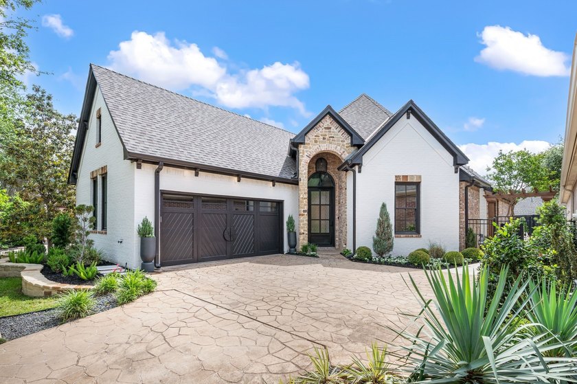 Within Timarron's Crescent Royale, fully remodeled villas of - photo 2