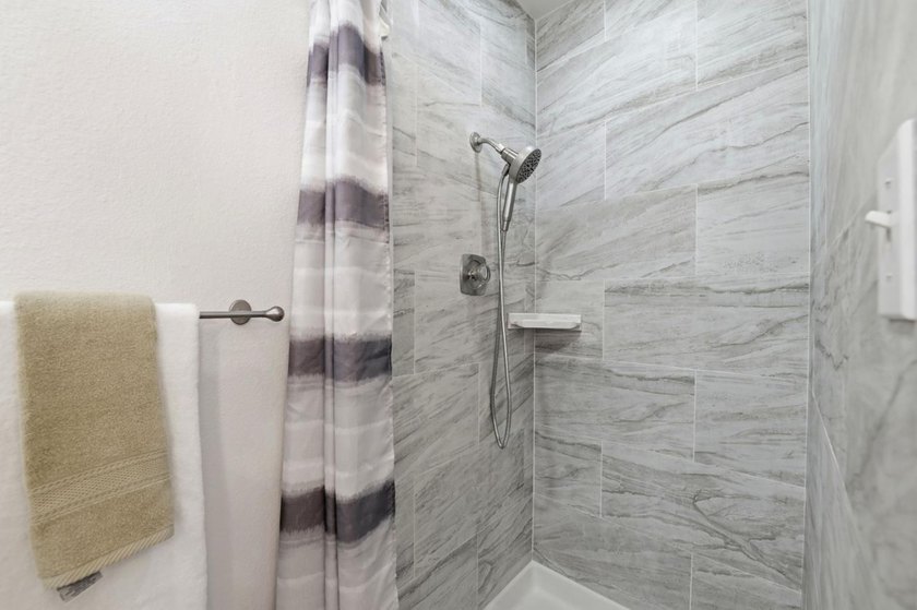 Beautifully renovated and ready for immediate move-in, this - photo 15