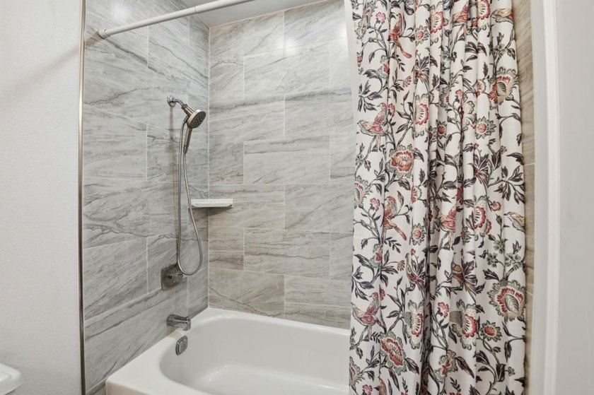 Beautifully renovated and ready for immediate move-in, this - photo 19