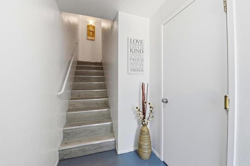 Beautifully renovated and ready for immediate move-in, this - photo 20