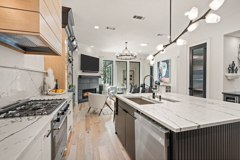 Within Timarron's Crescent Royale, fully remodeled villas of - photo 10