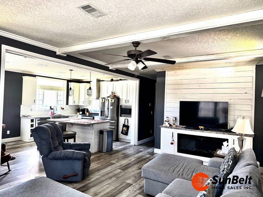 Welcome home to this beautiful 2022 manufactured home located in - photo 3