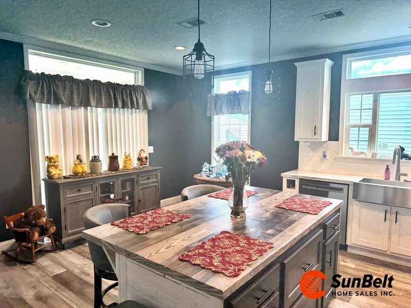 Welcome home to this beautiful 2022 manufactured home located in - photo 8