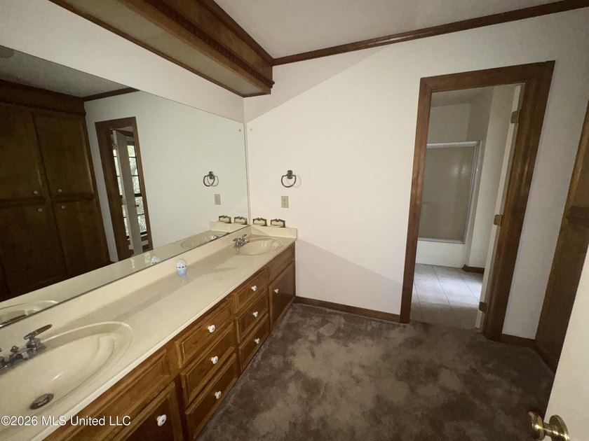 NEW LISTING IN FLORENCE with over 3300 square feet! Discover - photo 11
