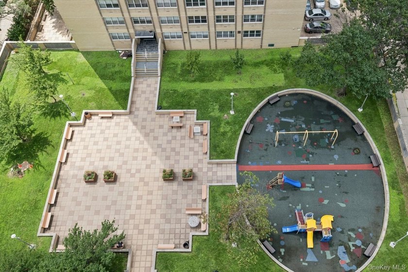 Welcome to Birchwood Towers Apt 15G. This well maintained jr1 - photo 12