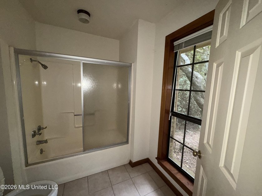 NEW LISTING IN FLORENCE with over 3300 square feet! Discover - photo 13
