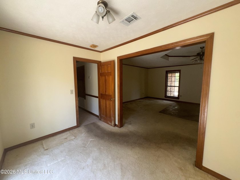 NEW LISTING IN FLORENCE with over 3300 square feet! Discover - photo 18