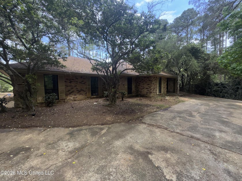 NEW LISTING IN FLORENCE with over 3300 square feet! Discover - photo 34