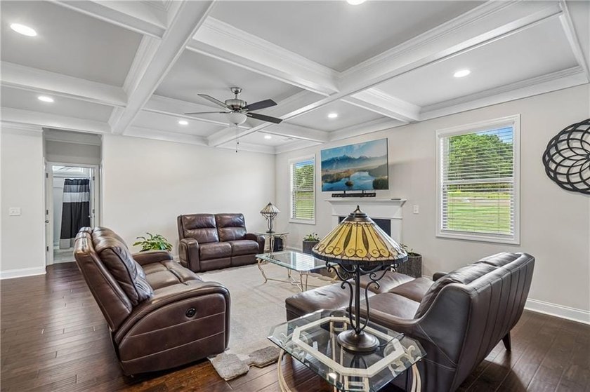 Like-new and impeccably maintained, this stunning 2-year-old - photo 12