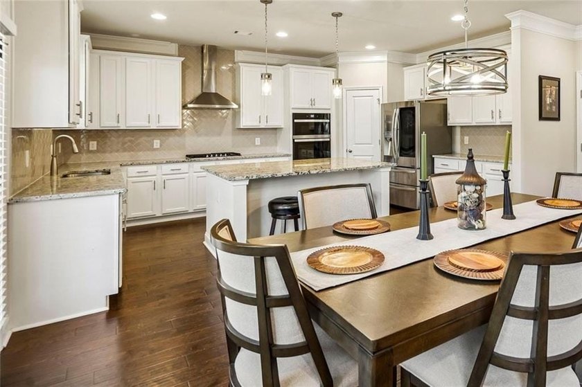 Like-new and impeccably maintained, this stunning 2-year-old - photo 15
