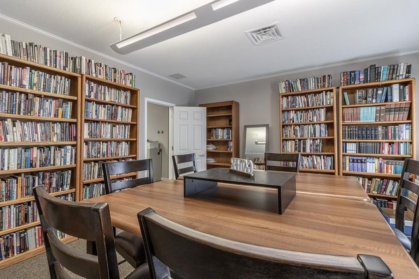 Well-appointed commercial office space offering stunning views - photo 15
