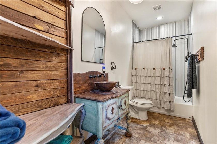 Modern barndominium on 10.28+/- private, wooded acres with TWO - photo 18