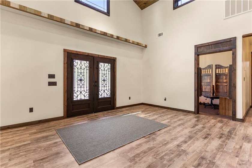 Modern barndominium on 10.28+/- private, wooded acres with TWO - photo 22