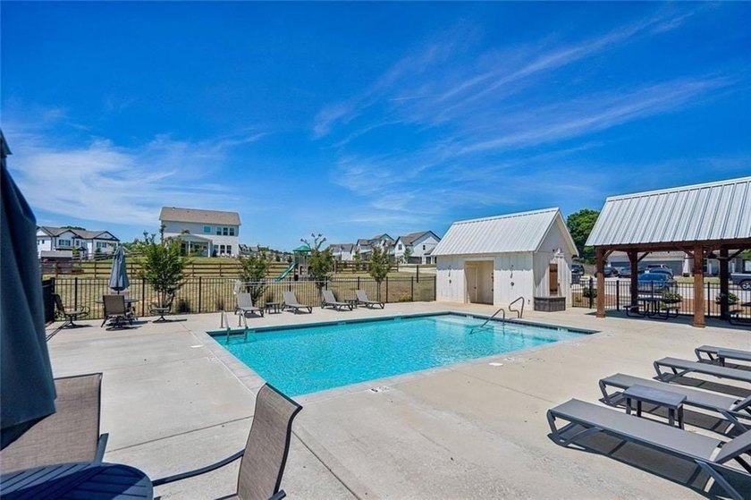 Like-new and impeccably maintained, this stunning 2-year-old - photo 24