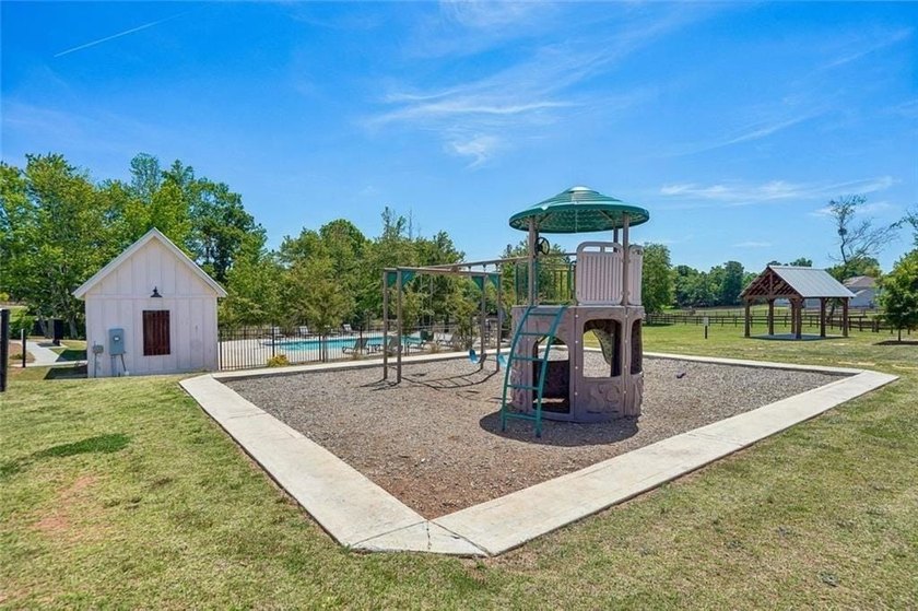 Like-new and impeccably maintained, this stunning 2-year-old - photo 32