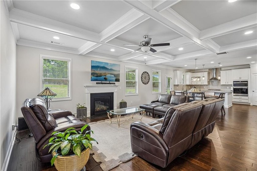 Like-new and impeccably maintained, this stunning 2-year-old - photo 37