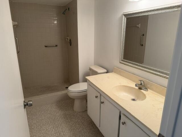 Spacious 1-bedroom, 2-bath residence featuring a massive floor - photo 14