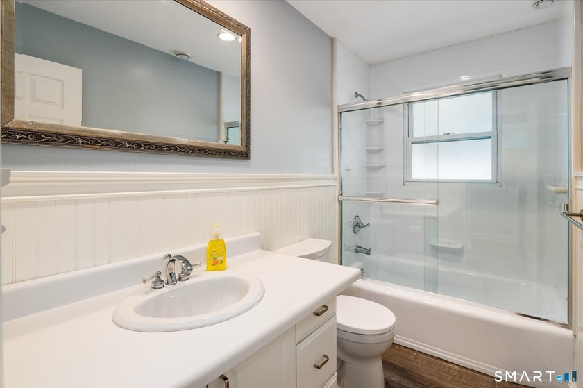 Welcome home to this beautifully maintained 3-bedroom Cape - photo 16