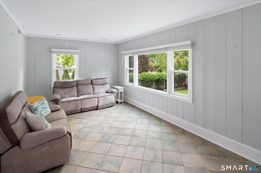 Welcome home to this beautifully maintained 3-bedroom Cape - photo 17