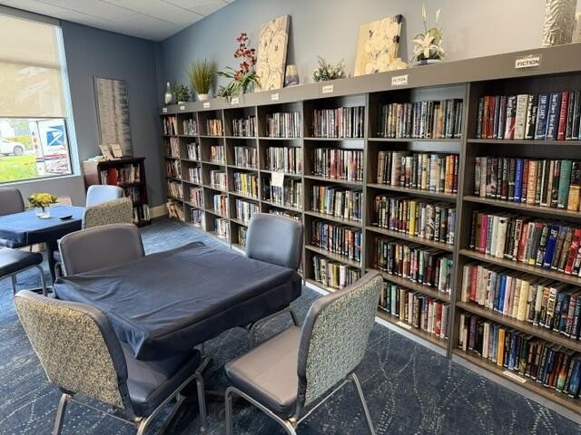 Spacious 1-bedroom, 2-bath residence featuring a massive floor - photo 27