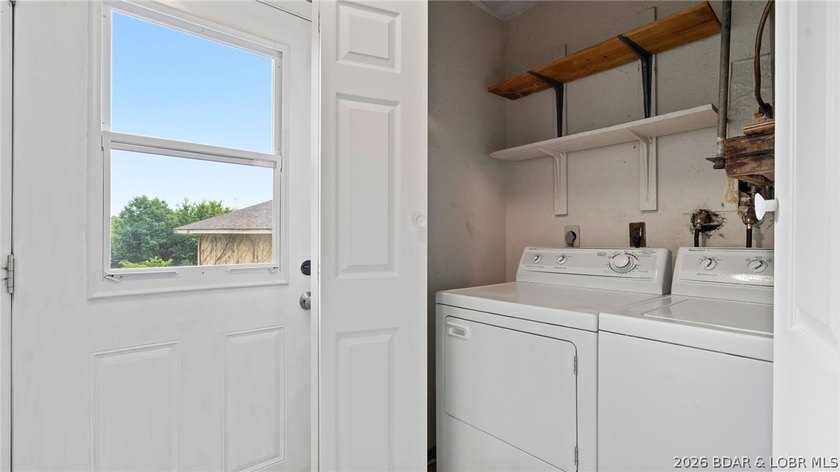 Beautiful 3-bedroom, 2-bath home located right in the heart of - photo 32