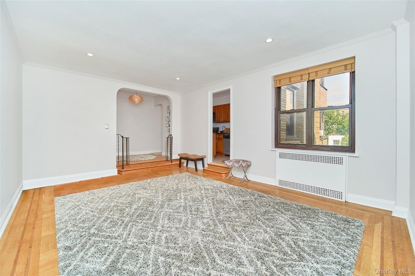 Come see this lovely Villiage Flair apartment, filled with light - photo 8