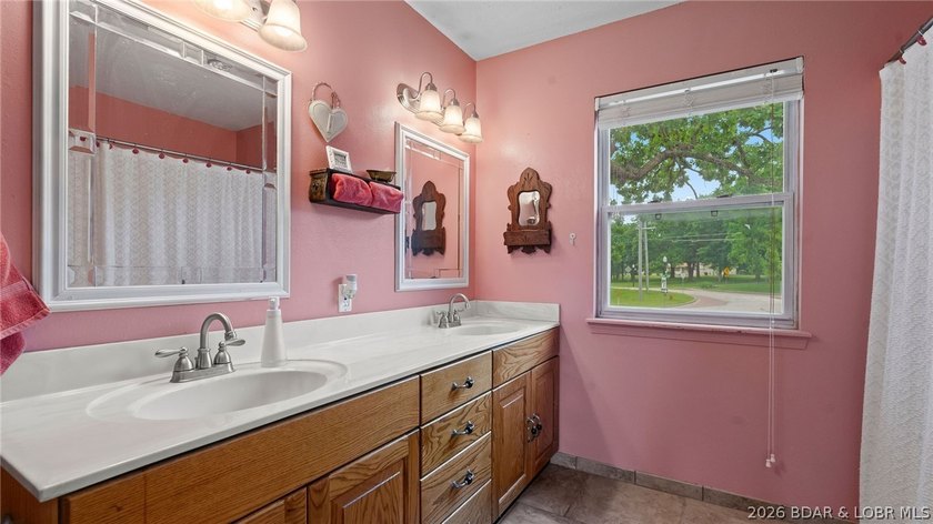 Beautiful 3-bedroom, 2-bath home located right in the heart of - photo 43