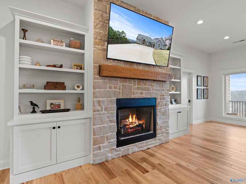Custom-bulit 2023 mountain home offering 2542 sq ft of refined - photo 14