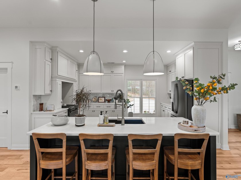 Custom-bulit 2023 mountain home offering 2542 sq ft of refined - photo 18