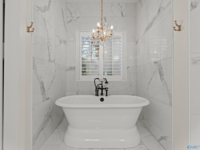 Custom-bulit 2023 mountain home offering 2542 sq ft of refined - photo 27