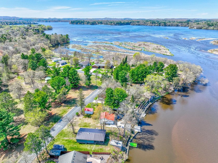 Year-round 2BR/1BA updated home on river part of Tainter Lake! - photo 8