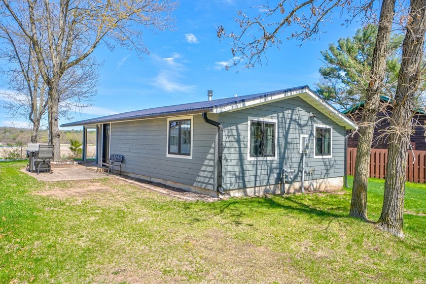 Year-round 2BR/1BA updated home on river part of Tainter Lake! - photo 9
