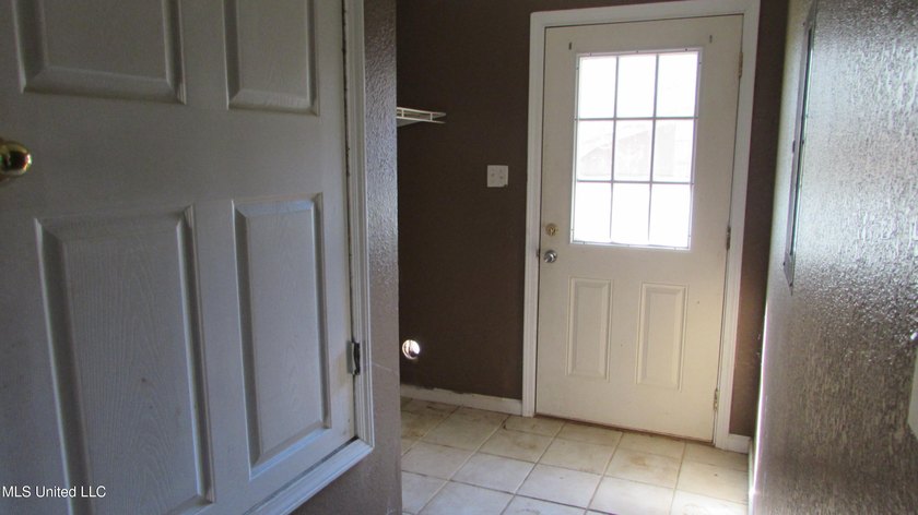 3bdrm 1.5 bath, No outside a/c condenser Outside storage shed - photo 13